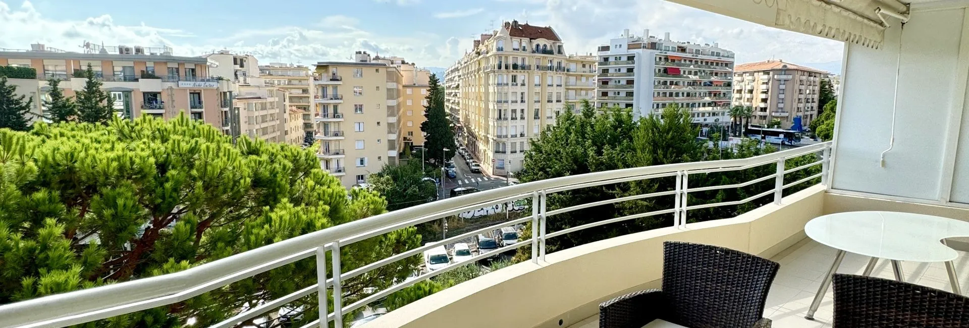 Rental of apartments with terrace in Cannes: ideal living room