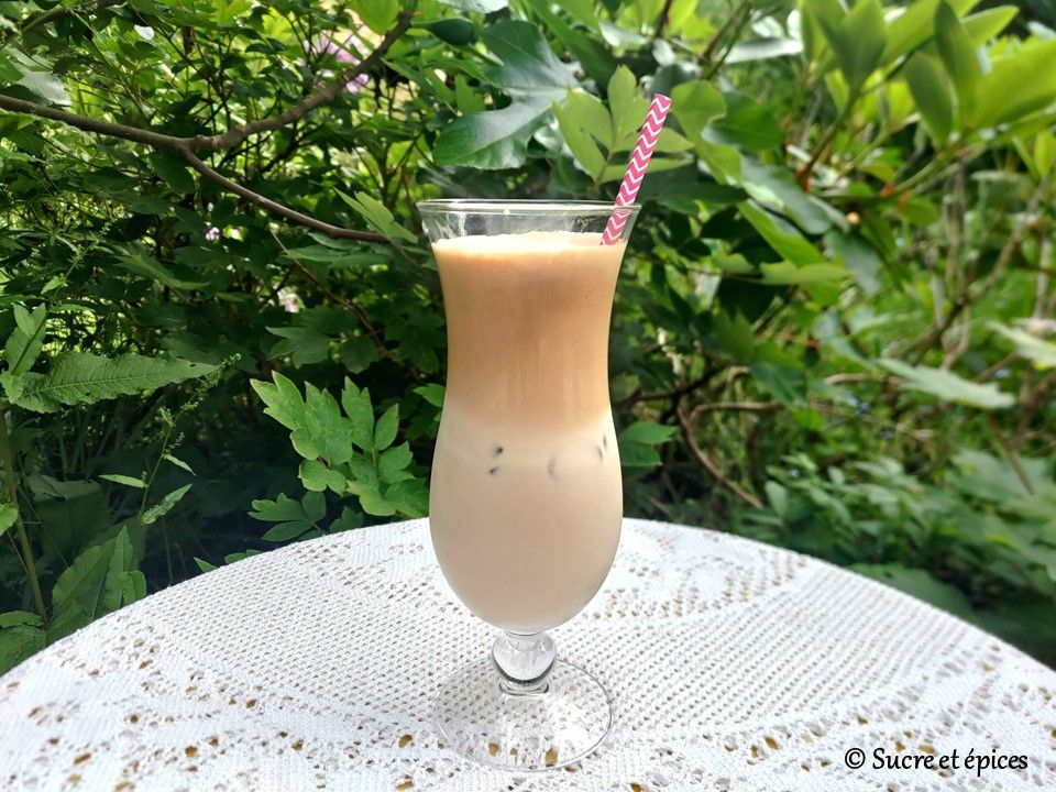 Iced whipped coffee (dalgona coffee) – Video recipe