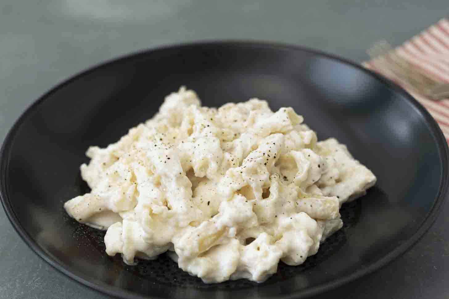 Easy 3-Ingredient Ricotta and Pecorino Pasta Sauce (No-Cook Recipe)